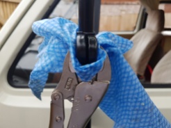 Clamping bracket clip to mirror